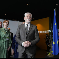 Český prezident Petr Pavel hovoří s novináři na summitu členských zemí Rady Evropy v Reykjavíku, 17. května 2023.