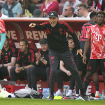 Utkání 34. kola německé fotbalové ligy Kolín nad Rýnem - Bayern Mnichov, 27. května 2023. Trenér Bayernu Mnichov Thomas Tuchel (uprostřed). 