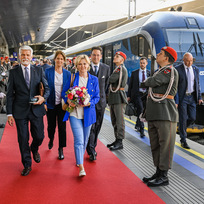 Prezident Petr Pavel s manželkou Evou přijeli vlakem do Vídně na dvoudenní návštěvu Rakouska, 31. května 2023.