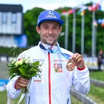 Olympijský vítěz na kajaku Jiří Prskavec získal na úvod Světového poháru ve vodním slalomu medaili na kánoi. V Augsburgu 3. června 2023 skončil třetí. 