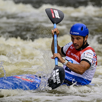 Závody SP ve vodním slalomu, kvalifikace K1 muži, ženy, 8. června 2023, Praha. Jiří Prskavec z Česka.