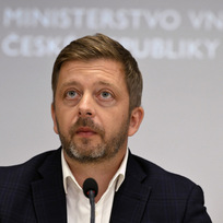 Ilustrační foto - Briefing ministra vnitra Víta Rakušana (STAN) k předcházení násilným trestným činům a předsudečnému násilí, 13. srpna 2023, Praha.