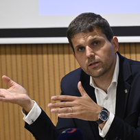 Ministr životního prostředí Petr Hladík na tiskové konferenci, 17. srpna 2023, Praha.
