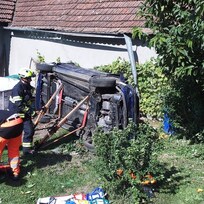 Osobní auto havarovalo 26. září 2023 ve Stříhanově, části obce Zádolí na Orlickoústecku, a skončilo v zahradě u jednoho z rodinných domů. Dva lidé se zranili.