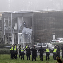 Policie u místa exploze v obytné části města Uppsala, 28. září 2023. 