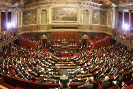 Les législateurs français veulent une commission d’enquête sur le financement des partis