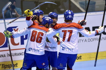 I giocatori di hockey cechi hanno travolto la Finlandia nei quarti di finale della Coppa del Mondo e gli Stati Uniti li stanno aspettando