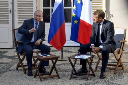 Poutine insiste pour désarmer l’Ukraine, dit Macron après un appel téléphonique avec le chef du Kremlin