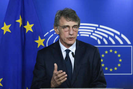 Zemřel předseda EP Sassoli, loučí se s ním politici v celé EU