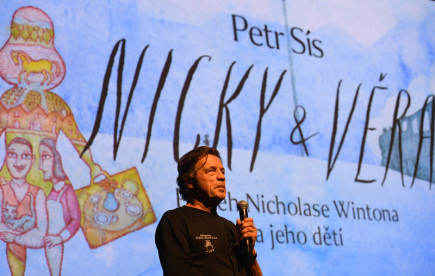 Der berühmte Künstler Peter Siss taufte sein Buch Nicky & Věra in Prag
