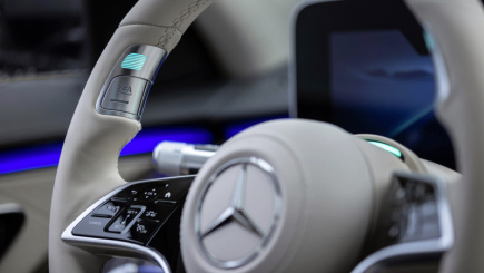 Mercedes überholt Tesla in Europa – kann selbstständig fahren