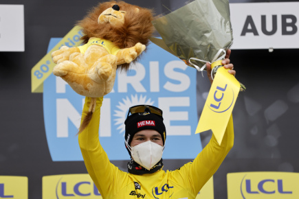 Le cycliste slovène Roglič s’empare du maillot jaune de leader avant la finale du Dauphiné.