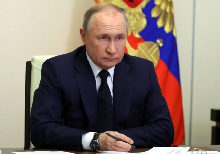 A report by a banned media outlet indicated that Putin had cancer, the Kremlin denied the rumours