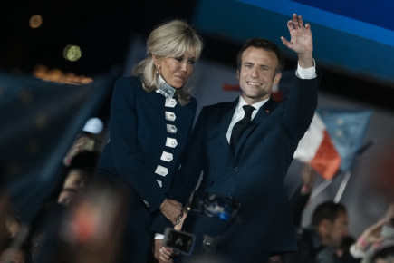 Macron défend son mandat, il veut être président même pour les électeurs de droite