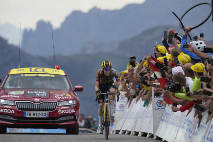 Vingegaard a remporté la 11e étape du Tour et s’est emparé du maillot jaune de Pogačar.