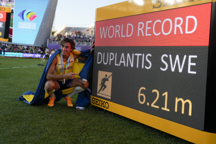 Duplantis ha vinto il titolo mondiale con un record di 621 cm, la staffetta ceca è stata l’ottava