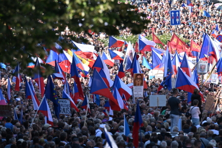 World bodies and foreign media report demonstrations in Prague