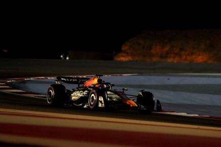 Verstappen ha vinto la qualificazione per la prima gara della stagione di F1 davanti a Pérez
