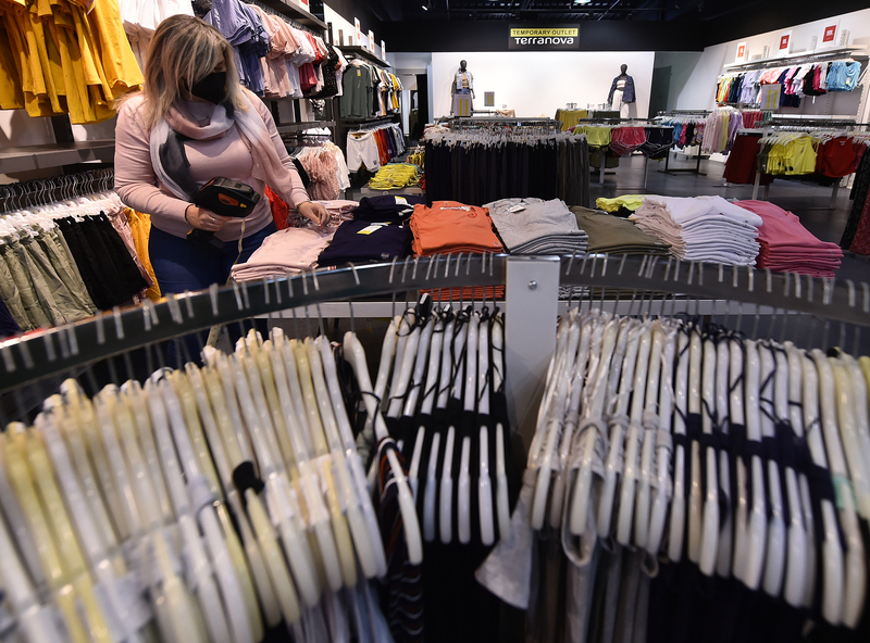 Průzkum: Přes zdražování výdaje za oděvy neplánuje výrazně snížit 47 ...