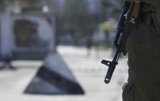 Dva ruští vojáci se doznali ke trojnásobné vraždě na Ukrajině, píše Kommersant