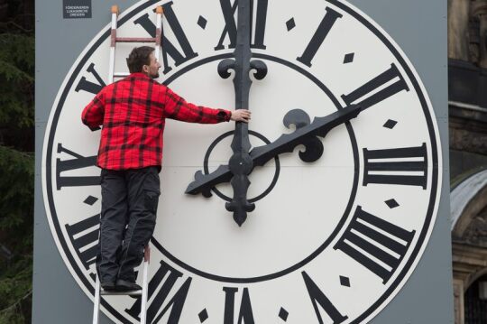 Daylight saving time will start on Sunday, the night will be shortened by one hour