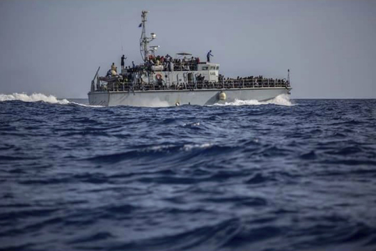Dopo un incidente in barca al largo della Libia, 30 migranti risultano dispersi, 17 sono stati soccorsi