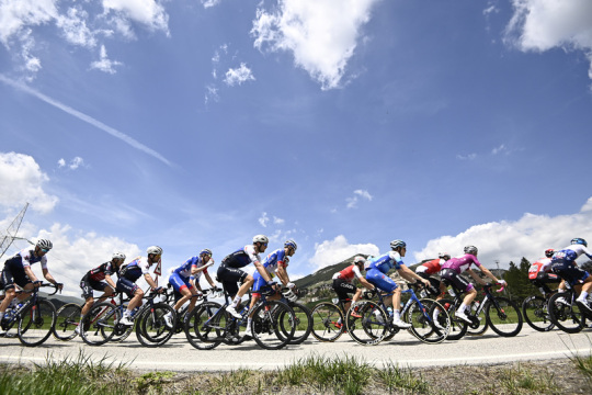 Il Giro d’Italia sarà un duello tra Evenepoel e Roglič, in gara anche tre cechi
