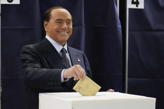 L’ex primo ministro italiano Berlusconi è morto dopo una malattia, mercoledì si terranno i suoi funerali