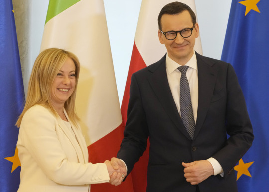 Il primo ministro italiano Meloni assicura a Varsavia il sostegno all’Ucraina