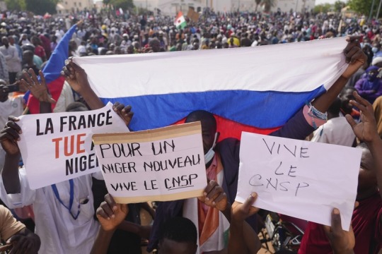 BBC : Coup d’État au Niger – faut-il blâmer la France pour l’instabilité en Afrique de l’Ouest ?