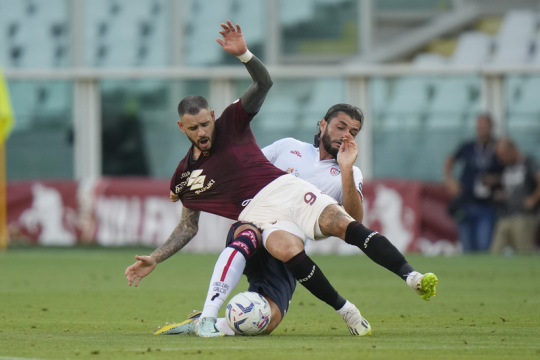 Il Cagliari inizia il campionato italiano con un pareggio contro il Torino, esordisce Jankto