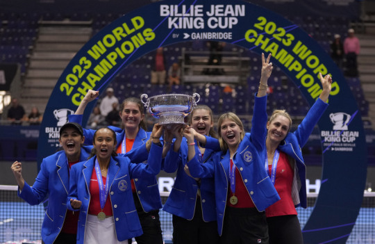 Le tenniste canadesi battono l’Italia e vincono per la prima volta la Billie Jean King Cup