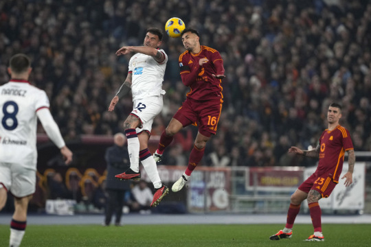 L’AS Roma ha battuto il Cagliari 4:0 nel campionato italiano di calcio, Dybala ha segnato due gol