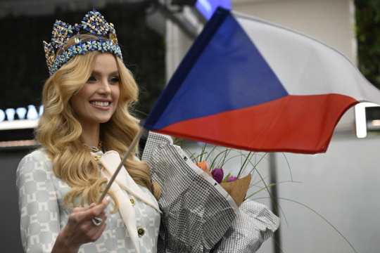 La gagnante tchèque de Miss Monde de cette année, Krystyna Pyszková, s’est envolée aujourd’hui pour Prague
