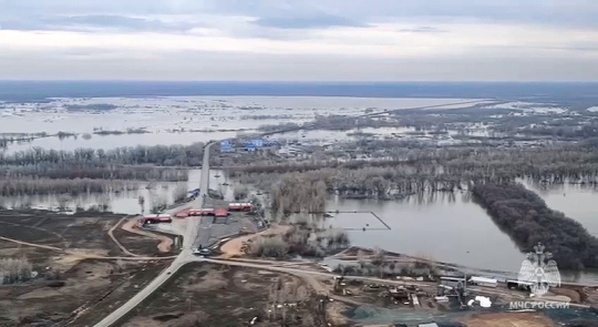 V Orenburgu řeka Ural dál stoupá, zaplaveny jsou tisíce domů