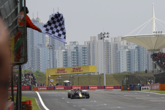 Verstappen a remporté le sprint et les qualifications pour la course de Formule 1 en Chine