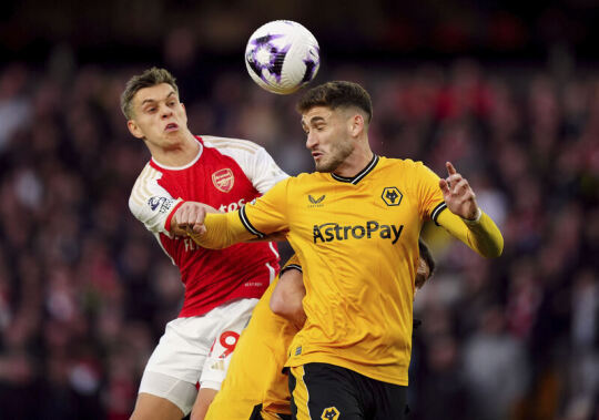 Arsenal a battu Wolverhampton 2-0 et mène le tableau incomplet du championnat anglais