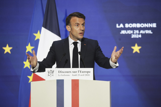 Macron: Evropa je smrtelná, musí posílit obranu i zbrojní produkci
