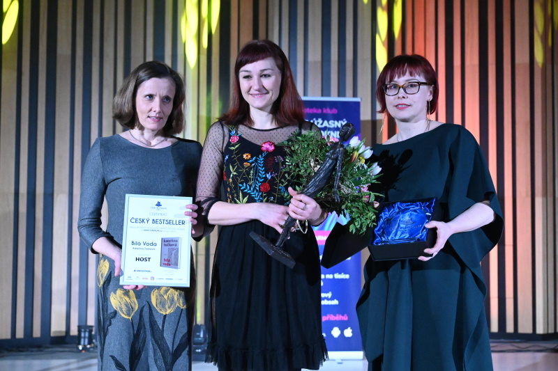 Cenu český bestseller získala Kateřina Tučková za román Bílá voda