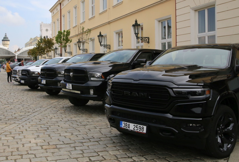 Letošní sraz legendárních amerických pick-upů RAM v Praze