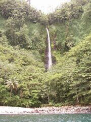 Vodopád na ostrově Island Del Coco