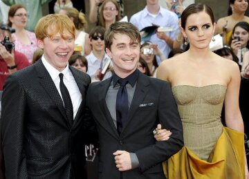 Zleva Rupert Grint, Daniel Radcliffe a Emma Watsonová na premiéře závěrečného dílu Harryho Pottera.