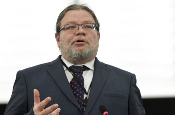 Stínový zpravodaj, europoslanec za ODS a místopředseda strany Alexandr Vondra (skupina Evropských konzervativců a reformistů).