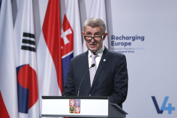 Český premiér Andrej Babiš na jednání skupiny V4 a Jižní Koreje v Budapešti, 4. listopadu 2021.