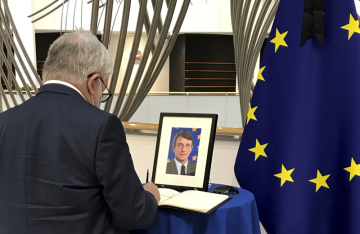 Kondolenční kniha umístěná v sídle v Evropském parlamentu po úmrtí předsedy EP Davida Sassoliho, 11. ledn 2022.