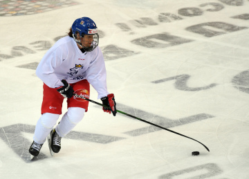 Alena Mills na tréninku ženské hokejové reprezentace 26. ledna 2022 v Praze.