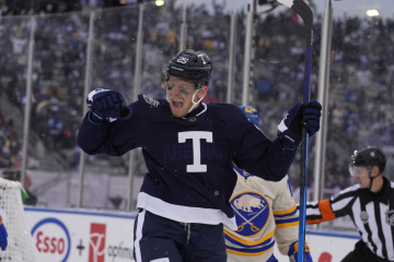 Utkání NHL Buffalo - Toronto. Hokejista Ondřej Kaše z Toronto Maple Leafs se raduje z gólu. 