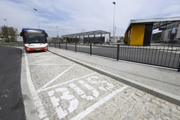 Nový autobusový terminál byl otevřen v Kralupech nad Vltavou, Mělnicko, 29. dubna 2022.