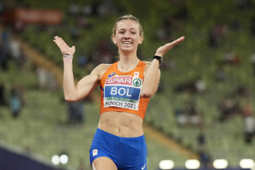 Nizozemská atletka Femke Bolová po vítězství v běhu na 400 metrů na ME v Mnichově, 17. srpna 2022.