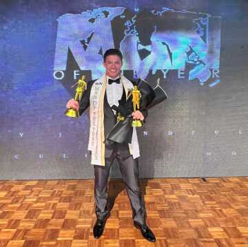 Vítězem mezinárodní soutěže Man of the Year na indonéském ostrově Bali se stal Čech Dominik Chabr. V české soutěži Muž roku loni skončil třetí.
